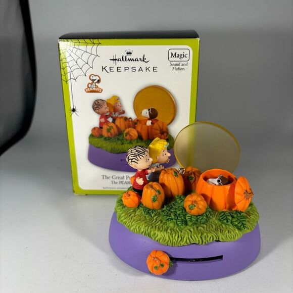 HALLMARK 2011 PEANUTS GREAT PUMPKIN VISIT magic sound HALLOWEEN‎ ORNAMENT Linus - Picture 1 of 7